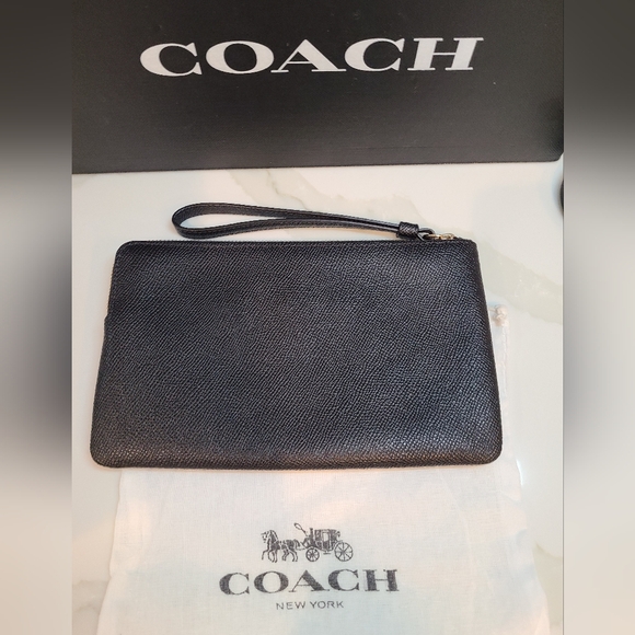 Coach Large Corner Zip Black Leather Wristlet Pristine - Picture 3 of 9